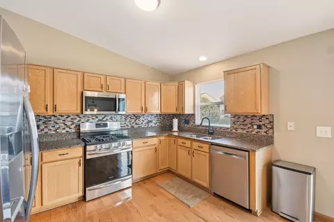 12207 S White Oak Dr, Plainfield, IL 60585 photo 9