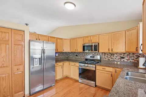 12207 S White Oak Dr, Plainfield, IL 60585 photo 8