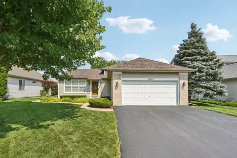 12207 S White Oak Dr, Plainfield, IL 60585
