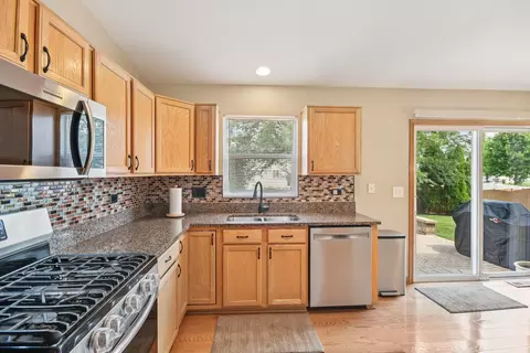12207 S White Oak Dr, Plainfield, IL 60585 photo 10