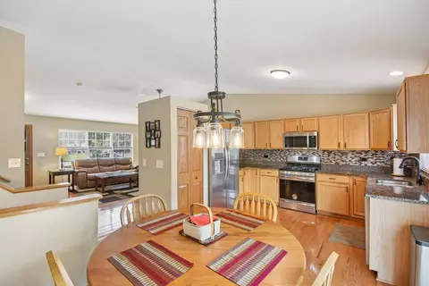 12207 S White Oak Dr, Plainfield, IL 60585 photo 7