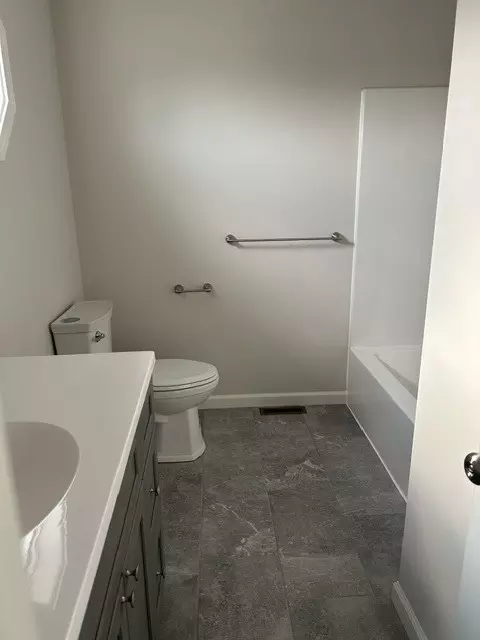 Bath - 1639 Periwinkle Ct, Morris, IL 60450 photo 2 of 2