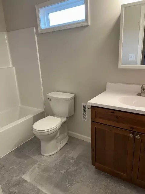 Bath - 1639 Periwinkle Ct, Morris, IL 60450 photo 1 of 2
