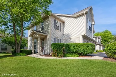 2401 Sunshine Ln, Aurora, IL 60503