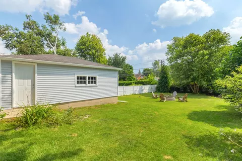 Exterior - 17 N Pine St, Mount Prospect, IL 60056 photo 7 of 10