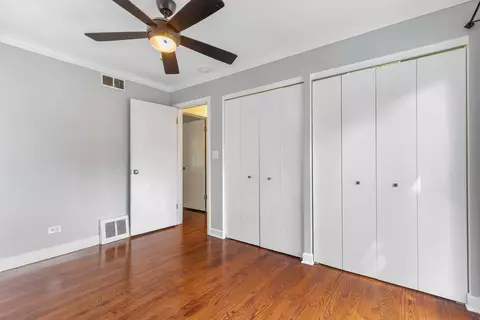 Bedroom - 17 N Pine St, Mount Prospect, IL 60056 photo 2 of 2
