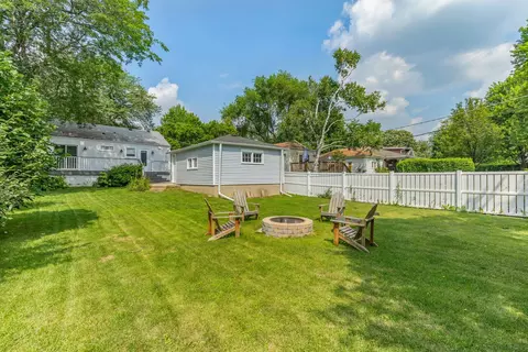 Exterior - 17 N Pine St, Mount Prospect, IL 60056 photo 9 of 10