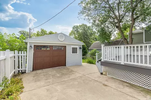 Exterior - 17 N Pine St, Mount Prospect, IL 60056 photo 6 of 10