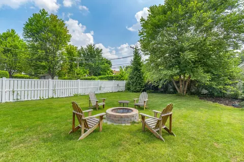 Exterior - 17 N Pine St, Mount Prospect, IL 60056 photo 8 of 10