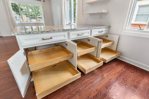 Kitchen - 17 N Pine St, Mount Prospect, IL 60056 photo 5 of 6