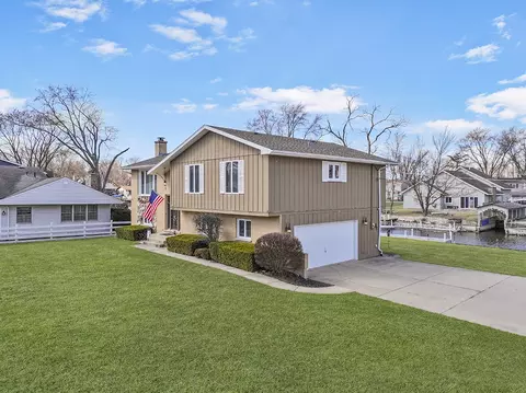 Exterior - 3000 Miller Dr, Mchenry, IL 60050 photo 3 of 4
