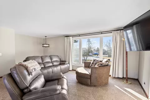 Living - 3000 Miller Dr, Mchenry, IL 60050 photo 2 of 4