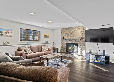 Living - 3000 Miller Dr, Mchenry, IL 60050 photo 3 of 4