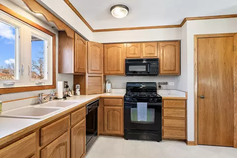 Kitchen - 3000 Miller Dr, Mchenry, IL 60050 photo 2 of 2