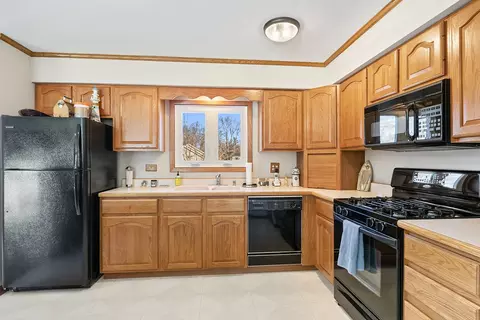 Kitchen - 3000 Miller Dr, Mchenry, IL 60050 photo 1 of 2