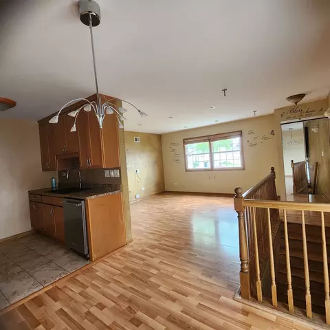 Living - 1307 Ely Ct #1307, Wheeling, IL 60090 photo 3 of 3