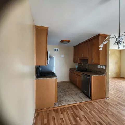 Kitchen - 1307 Ely Ct #1307, Wheeling, IL 60090 photo 1 of 2
