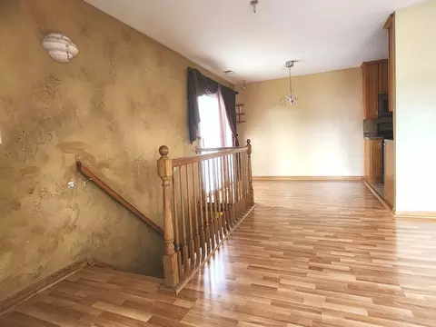 Living - 1307 Ely Ct #1307, Wheeling, IL 60090 photo 1 of 3