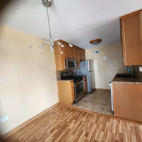 Kitchen - 1307 Ely Ct #1307, Wheeling, IL 60090 photo 2 of 2