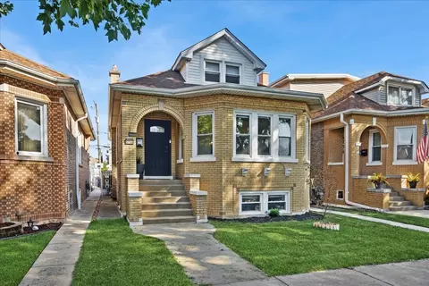 5736 W Roscoe St, Chicago, IL 60634