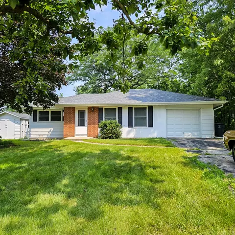 2308 E Sand Lake Rd, Lindenhurst, IL 60046