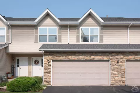 1147 Alexandria Dr, Sycamore, IL 60178