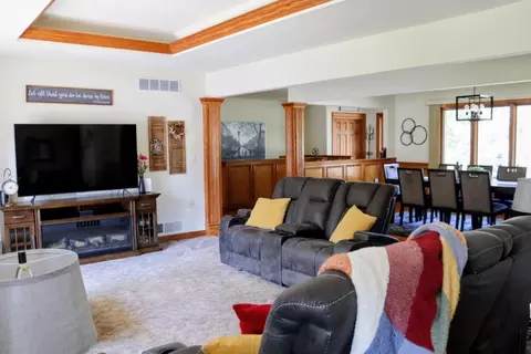 Living - 12 Warren Dr, Mazon, IL 60444 photo 1 of 2