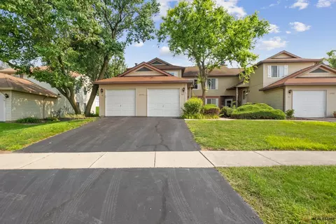 2400 Danbury Dr #A2, Woodridge, IL 60517