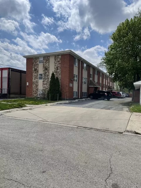 4620 Fishermans Ter #GE, Lyons, IL 60534