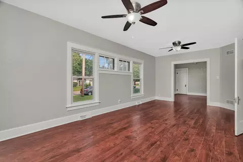 207 E Union St, Seneca, IL 61360 photo 6