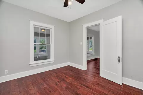 207 E Union St, Seneca, IL 61360 photo 8