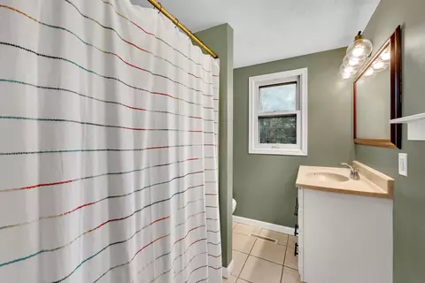 Bath - 3825 School Dr, Morris, IL 60450 photo 2 of 4