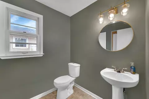 Bath - 3825 School Dr, Morris, IL 60450 photo 3 of 4