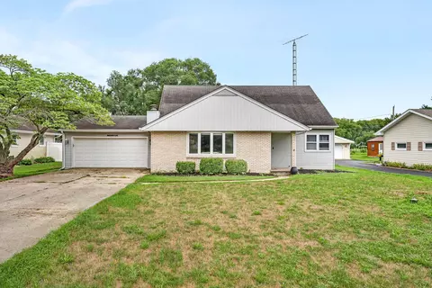 3825 School Dr, Morris, IL 60450