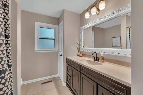 Bath - 3825 School Dr, Morris, IL 60450 photo 1 of 4
