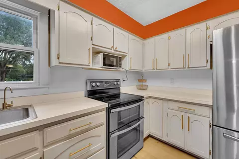 Kitchen - 3825 School Dr, Morris, IL 60450 photo 2 of 3