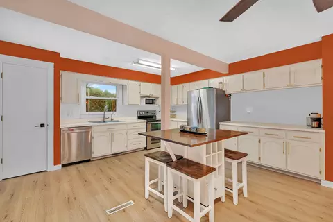 Kitchen - 3825 School Dr, Morris, IL 60450 photo 1 of 3