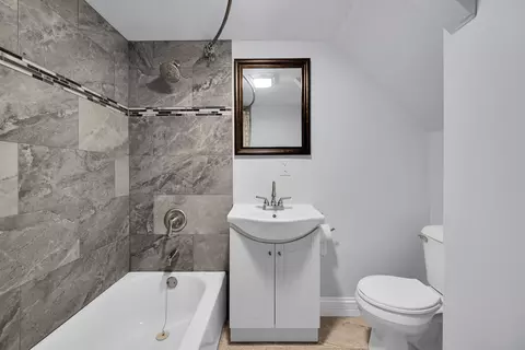 Bath - 8852 Robin Dr #E, Des Plaines, IL 60016 photo 3 of 3