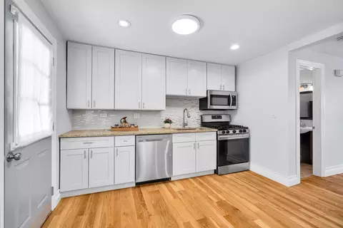 Kitchen - 8852 Robin Dr #E, Des Plaines, IL 60016 photo 2 of 2