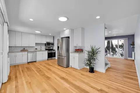 Kitchen - 8852 Robin Dr #E, Des Plaines, IL 60016 photo 1 of 2