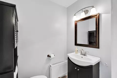 Bath - 8852 Robin Dr #E, Des Plaines, IL 60016 photo 1 of 3