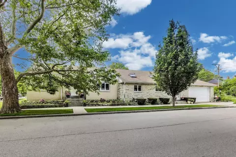 4401 W Hollywood Ave, Chicago, IL 60646