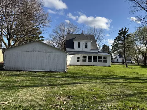 428 W Cherry St, Compton, IL 61318 photo 2