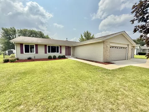 106 Autumnwood Ln, Davis Junction, IL 61020