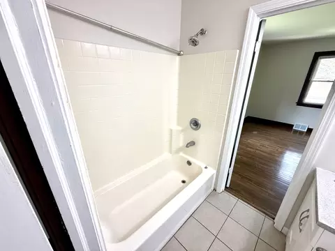 Bath - 3217 W 163rd St, Markham, IL 60428 photo 2 of 3