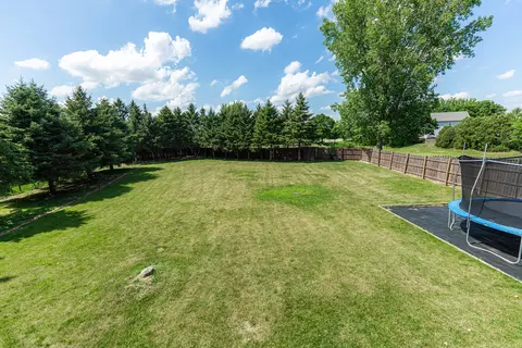 Exterior - 117 Devonshire Dr, Dekalb, IL 60115 photo 4 of 8
