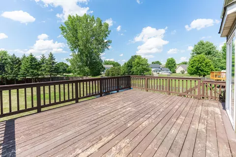 Exterior - 117 Devonshire Dr, Dekalb, IL 60115 photo 3 of 8