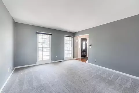 Living - 117 Devonshire Dr, Dekalb, IL 60115 photo 4 of 11