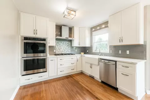 Kitchen - 117 Devonshire Dr, Dekalb, IL 60115 photo 4 of 5