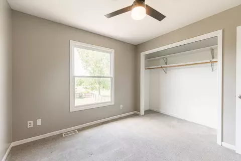 Bedroom - 117 Devonshire Dr, Dekalb, IL 60115 photo 4 of 5